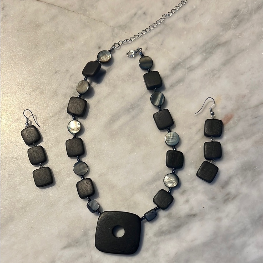 Black and grey wooden set of earrings and necklace🩶🔲